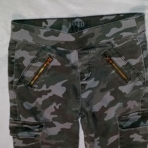 Justice girls Camo pants size 8
